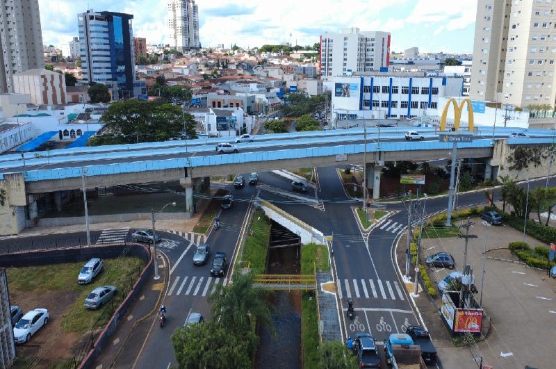 Obras no Córrego Cubatão vão mexer com o trânsito perto do Viaduto Dona Quita