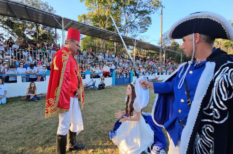 Cavalhadas da Franca encantam 5 mil pessoas e reafirmam tradição de quase 2 séculos