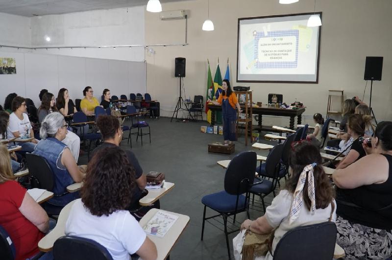 Orlândia reúne professores de Educação Infantil para formar em contação de histórias