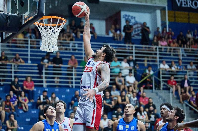Lucas Dias comanda Franca rumo ao penta do NBB com atuação decisiva de 22 pontos