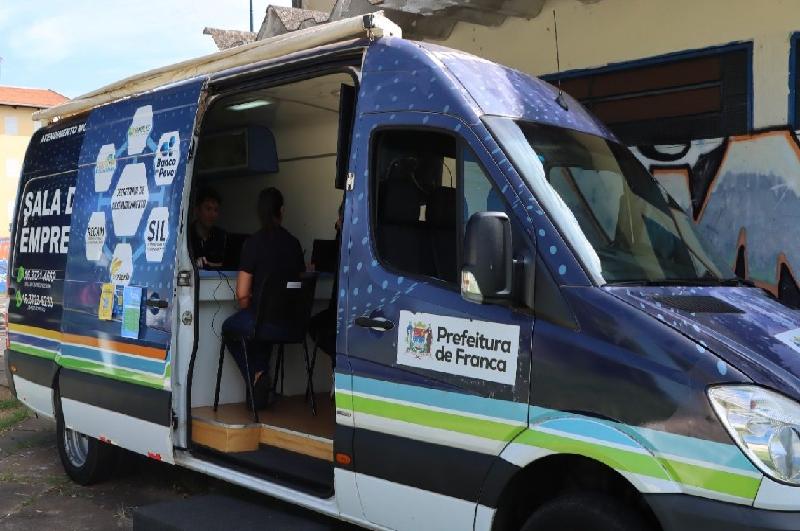 Bora Crescer nos Bairros leva serviços para MEIs e trabalhadores no Jardim Guanabara